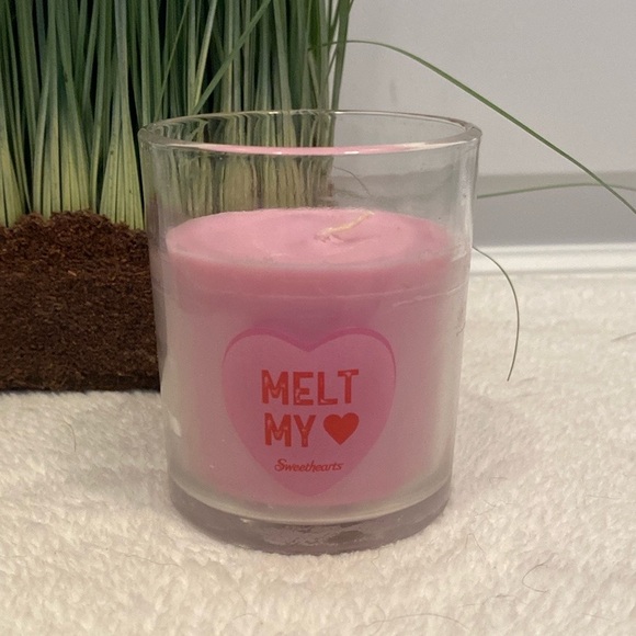 🆕SWEETHEARTS- Pink Votive Candle “ Melt my ❤️”- 3 oz - Picture 1 of 4